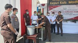 Kejari Madiun Musnahkan Barang Bukti Perkara Inkrah, Termasuk Narkoba dan Kartu ATM
