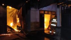 Rumah dan 6 Kendaraan di Kediri Ludes Terbakar, Kerugian Tembus Rp1 Miliar