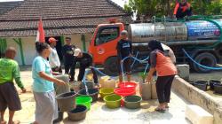 Kemarau 3 Bulan, Warga Blora Serbu Bantuan Air Bersih