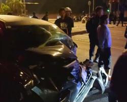 Diduga Bertengkar Saat Menyetir, Daihatsu Sigra Tabrak Avanza di Simpang KDA Batam
