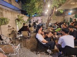 Satu Tahun Berdiri, Kedai Kopi Ini Pertahankan Konsep Rustic Garden di Karawang