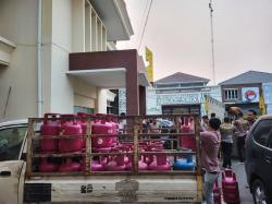 Polisi Ungkap Praktik Oplos LPG Subsidi di Karawang, Tiga Pelaku Ditangkap