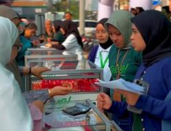 Lelang Emas hingga Logam Mulia Hampir Rp1 Miliar Ludes Diserbu Warga