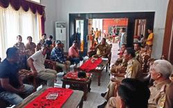 Temui Peserta Aksi, Bupati Grobogan Janji Segera Bahas Tuntutan Peternak Ayam Petelur