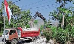 Dipicu Dugaan Orang Ketiga, Ruko Fotokopi di Ponorogo Dibongkar Pakai Alat Berat