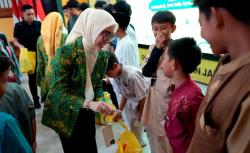 Anak Yatim dan Disabilitas di Bandung Semringah Terima Santunan HUT ke-50 Bahlil Lahadalia