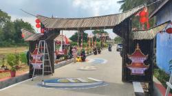 Bikin Melongo! Warga Sungai Mariam Sulap Gapura Bambu Jadi Gerbang Ala Kerajaan China