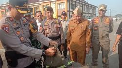 Cegah Karhutla Meluas, Wakapolres Pringsewu Uji Seragam Anti Api dan Cek Armada Damkar