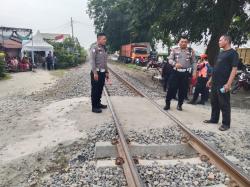 Dua Warga Tewas Ditabrak KA Putri Deli di Pelintasan Tanpa Palang Sergai