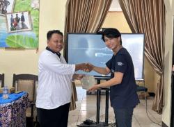IPB Dampingi UMKM Desa Kalisapu, Limbah Cangkang Kerang Diolah Jadi Paving Block