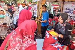 Paket Sembako Bersubsidi di Grobogan Cuma Rp112 Ribu, Warga Antusias Borong Sejak Pagi