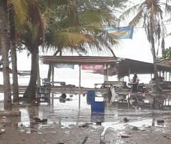 Diterjang Gelombang 4 Meter, Puluhan Warung Warga di Pesisir Kebumen Rusak