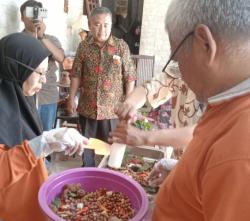 Tak Lagi Andalkan Cara Manual, Produksi Peyek UMKM di Surabaya Melonjak 3 Kali Lipat, Ini Rahasianya