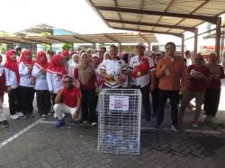 Goodbye Botol Plastik! Pegawai BKHIT Jatim Wajib Bawa Tumbler di Kantor