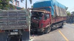 Tiga Kendaraan Terlibat Kecelakaan Beruntun di Pantura Tuban, Satu Sopir Sempat Terjepit