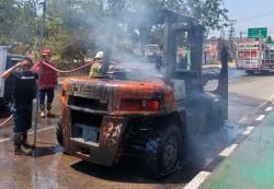 Forklift Mendadak Dilalap Api di Pantura Kendal, Dugaan Awal Akibat Overheat