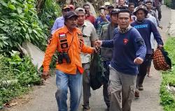 Warga Batang Dikagetkan Macan Kumbang Masuk Rumah, BKSDA Langsung Evakuasi