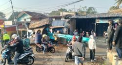 Truk Fuso Angkut Alat Berat vs Fikap, Dua Tewas, Dua Luka di Cugenang