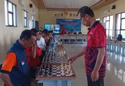 1 Lawan 15, Laga Catur Simultan di SMKN 1 Gunung Jati Berlangsung Sengit Selama 2 Jam