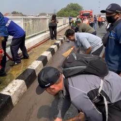 Lewat GEBRAK LALIN ASRI, Dishub Bersihkan Jalan dan Jembatan di Karawang