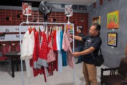 Semarak HUT ke-81 RI Digelar Pameran, Ada Lukisan, Puisi hingga Busana Artistik