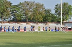 Pemain dan Penonton Soekarno Cup 2026 Heningkan Cipta untuk Korban Gempa Flores