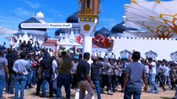 Aceh Memanas, Massa Turunkan Paksa Sang Merah Putih Kibarkan Bendera Bulan Bintang