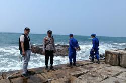 Dihantam Gelombang Saat Mesin Mogok, ABK Perahu Bahar Hilang di Laut Cidamar