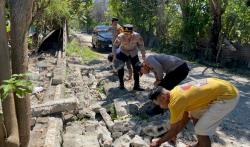 Kapolres Sumba Timur Temui Warga Terdampak Gempa, Pastikan Polisi Siap Memberikan Bantuan