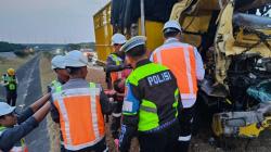 Kecelakaan Maut di Tol Jombang Mojokerto, Sopir Truk Tewas Tabrak Belakang Tronton