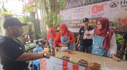 Emak-Emak Sidoarjo Adu Racikan Teh Kumis Kucing, Bahan Herbal dari Pekarangan Jadi Sajian Unik