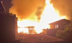 Dua Rumah Ludes Terbakar, Anak Berkebutuhan Khusus Terjebak, Ibu Menangis Histeris