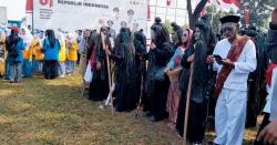 Peserta Upacara 17 Agustus di Tenjo Bercosplay Mak Lampir, Bikin Heboh di Lapangan