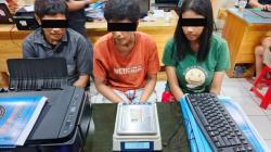 Transaksi Jual Sabu dari Balik Jendela, Mertua dan Menantu Diringkus Polisi