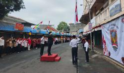 Warga Pancuran Salatiga Gelar Upacara di Pasar, Lawan Stigma Kampung Preman