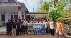 Rayakan Kemerdekaan, Santri Al Irsyad  dan Komunitas JOSS Bondowoso Bedah Rumah Lansia Tunanetra