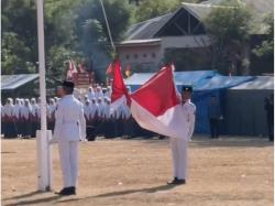Detik-detik Bendera Terlilit Saat Upacara di Balanipa, Paskibra Berhasil Selamatkan Pengibaran