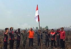 Di Tengah Karhutla, Relawan Palangka Raya Gelar Upacara Hut Ri Ke-81
