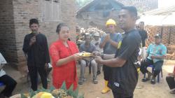 Semarak HUT RI ke-81, Warga Margoyoso 1 Mataram Kompak Potong Tumpeng dan Makan Bersama