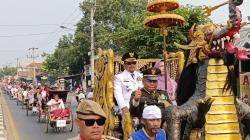 Kereta Kencana dan Becak, Cara Warga Jatibarang Indramayu Merayakan Kemerdekaan
