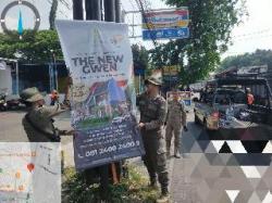 Tak Penuhi Aturan Perda, Puluhan Reklame di Sidoarjo Dicopot Satpol PP