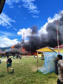 17 Barak Asrama Polres Mamberamo Tengah Terbakar