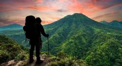 Pendaki 16 Tahun Jatuh ke Kawah Gunung Slamet saat Swafoto, Tim SAR Siapkan Evakuasi