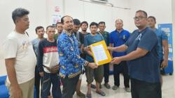 Kapal Pengangkut TKI Ilegal Tenggelam Dihantam Ombak,  9 Korban Selamat Diserahkan ke BP3MI Ri