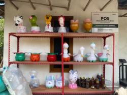 Komunitas Arisan Sampah di Bojonegoro Ini Ubah Plastik Jadi Beragam Produk Bernilai Ekonomi