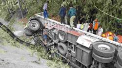 Truk Trailer Terjun ke Jurang 15 Meter di Boyolali, Sopir Tewas Terjepit