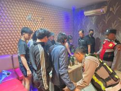 Razia Tempat Hiburan Malam, Polsek Buduran Sita Puluhan Botol Miras