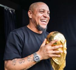 Roberto Carlos Dikabarkan Mualaf Usai Menikah dengan Wanita Keturunan Maroko