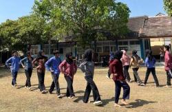 Hidupkan Kembali Tradisi, Siswa SMAN 1 Temon Sulap Dolanan Anak Jadi Ajang Pembelajaran Edukatif