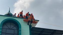 Demo Flying Fox di UIN Saizu Purwokerto Berujung Insiden, Mahasiswa Dievakuasi Tim SAR